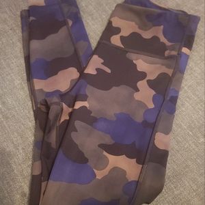 Athleta Camouflage leggings Size small pockets
